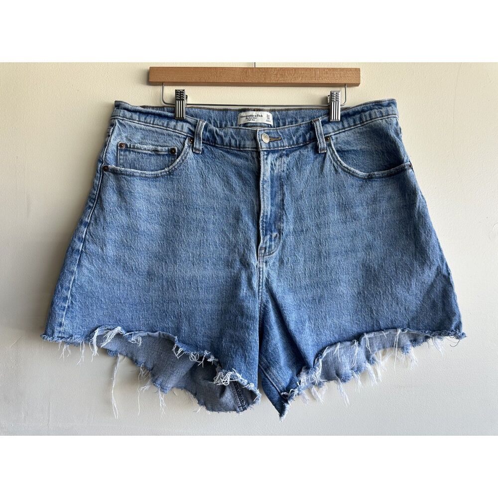 Abercrombie & Fitch The Dad Short High Rise Denim Women’s 34/18 Light Wash